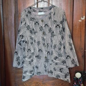 Water Lily Floral Shirt Medium Beige Black Print Collarless Button Top
